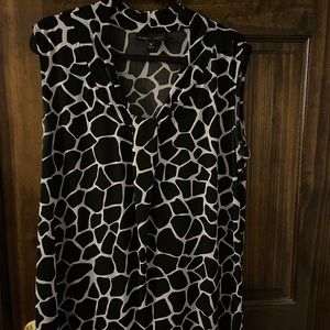 Flattering Dana Buchman XL blouse black and cream